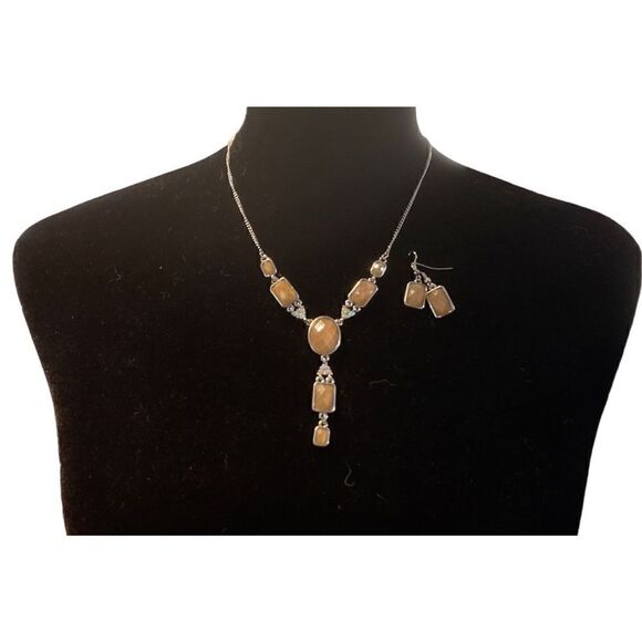 Vintage Fashion Set of Necklace & Earrings NWOT - Picture 1 of 1